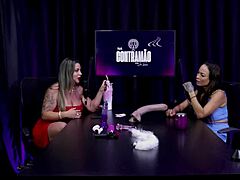 Loira Vibrator Pussy