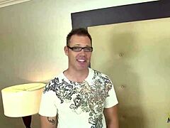 ออร์กี้รุมสาวผมน้ำตาล