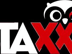 lesbian bathtub threeway