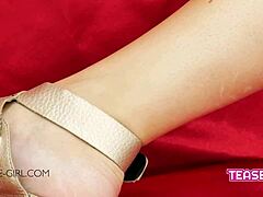 brunette student chat