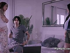 housewives home threesome