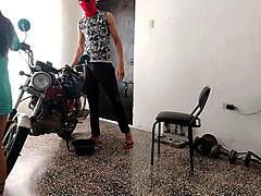 Neighbor Domination Kink