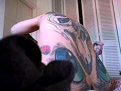 Giantess Buttcrack View