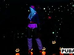 Blondes Halloween Lust