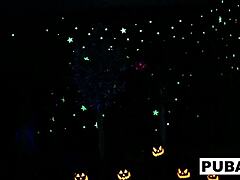 Blondes Halloween Lust