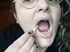 Glossy Thin Lips