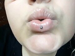 Glossy Thin Lips