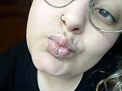 Glossy Thin Lips
