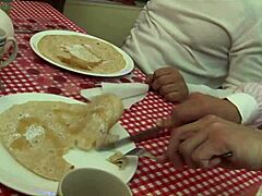 diner titty serve