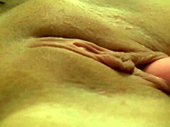 slut fingers pussy