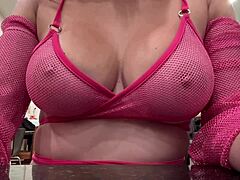 milf boobs bounce
