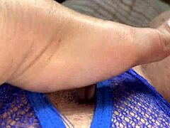 Curvy Pussy Rub