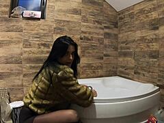milf pee pantyhose