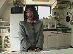 Makiko Hairy Pussy