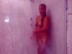 bbw dando no chuveiro