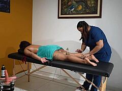 masseuse sucks pussy